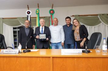 Foto - Sessão Solene - Entrega de Titulo de Cidadão Pedra-belense ao Exmo Dep. Estadual Barros Munhoz