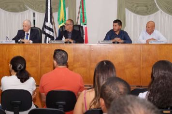 Foto - Sessão Solene - Entrega de Titulo de Cidadão Pedra-belense ao Exmo Dep. Estadual Barros Munhoz