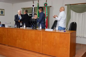 Foto - Sessão Solene - Entrega de Titulo de Cidadão Pedra-belense ao Exmo Dep. Estadual Barros Munhoz